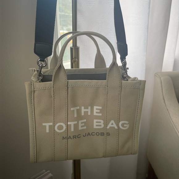 The tote bag - Picture 2 of 2